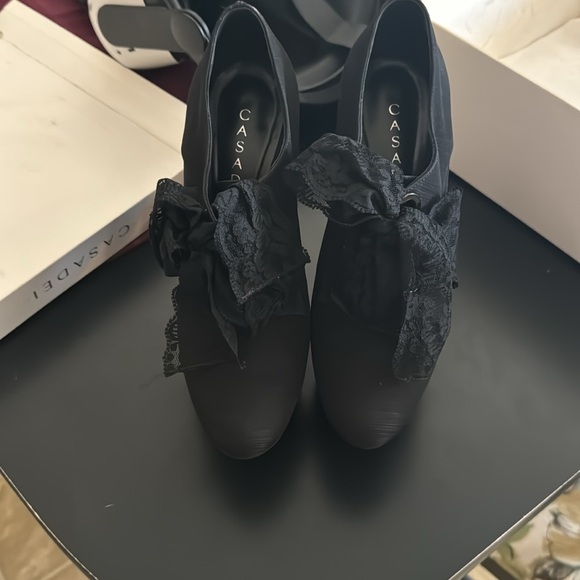 Women’s black size 7 like new Casadei shoes - Picture 4 of 8